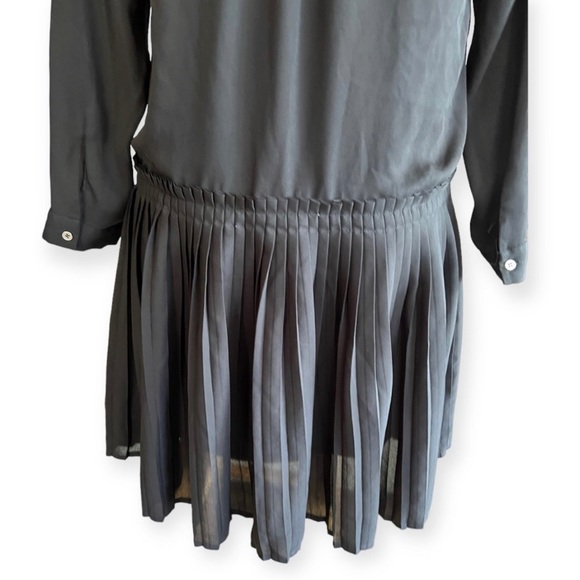 ✨DR2 Pleated Dress✨ - Picture 6 of 12